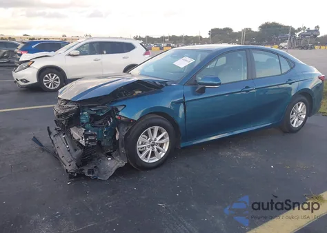 2025 Toyota Camry Le z USA, uszkodzony, nr VIN 4T1DAACK1SU203780